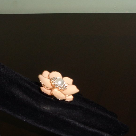 Flower ring-costume jewelry - Picture 8 of 9
